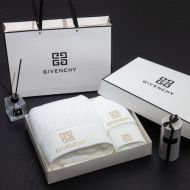 【使い勝手抜群】ジバンシー 2024新作 バスタオル3点セット パレオ/湯上がりタオル 家庭用吸水性 お風呂グッズ 新居寝具用品 2色