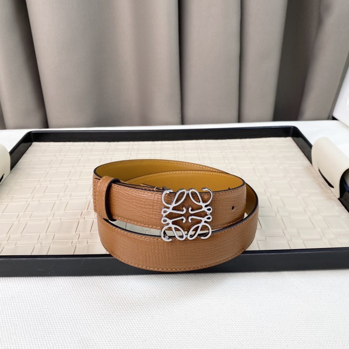 肌触り最高な ロエベ 新作  レディースベルト 偽物 30mm