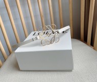 注目度抜群！ロエベ 新作  レディースベルト 偽物 40mm