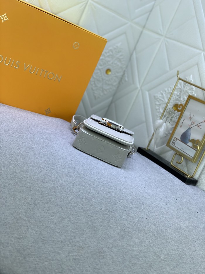注目アイテム♡ ルイヴィトン レディース 携帯 電話 バッグ コピー M81522