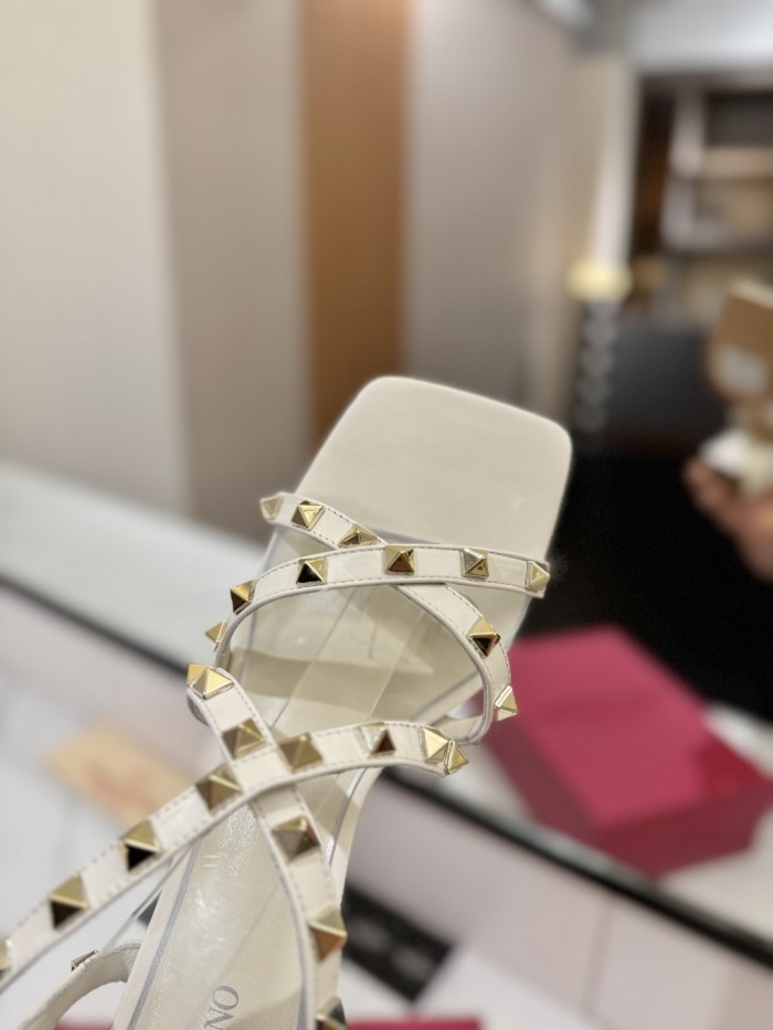 使い勝手良し 2026 ヴァレンティノ 新作 ハイヒール スーパーコピー