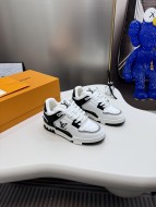 超希少！2026 ルイヴィトン 新作 男女兼用 スニーカー スーパーコピー