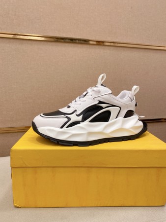 日本未入荷 2026 フェンディ 新作 スニーカー コピー