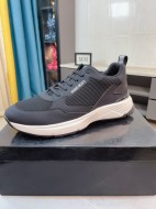 目を惹くカラー 2026 ヒューゴボス 新作 スニーカー 偽物