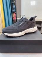 世界中で大人気♪ 2026 ヒューゴボス 新作 スニーカー 偽物