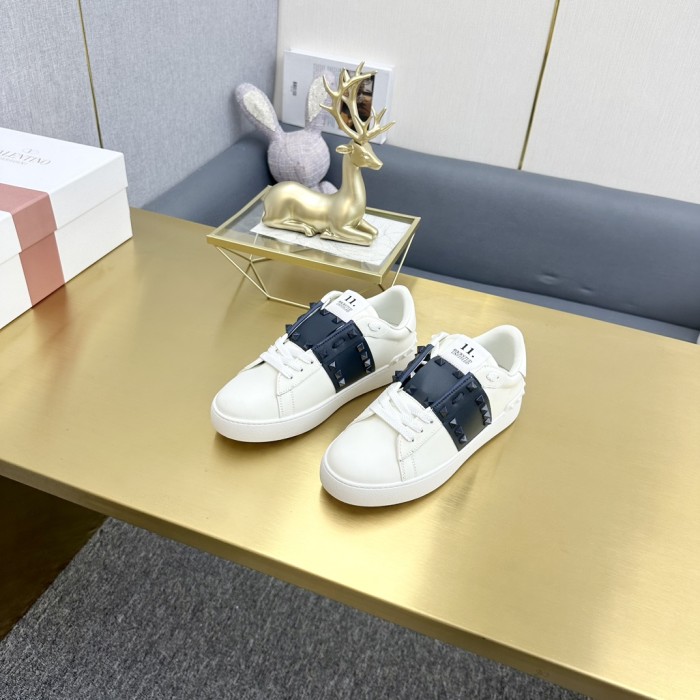 【使い勝手抜群】2026 ヴァレンティノ 新作 男女兼用 スニーカー スーパーコピー