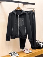 送料込 2026 プラダ 新作 セットアップ スーパーコピー