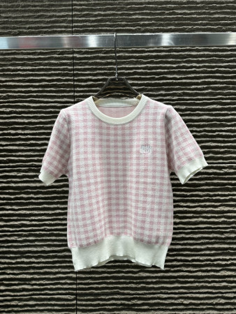 目を惹くカラー 2026 ミュウミュウ 新作 半袖Tシャツ コピー
