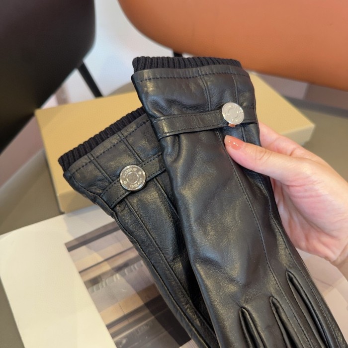 注目アイテム☆ 2026 バーバリー 新作 手袋 偽物