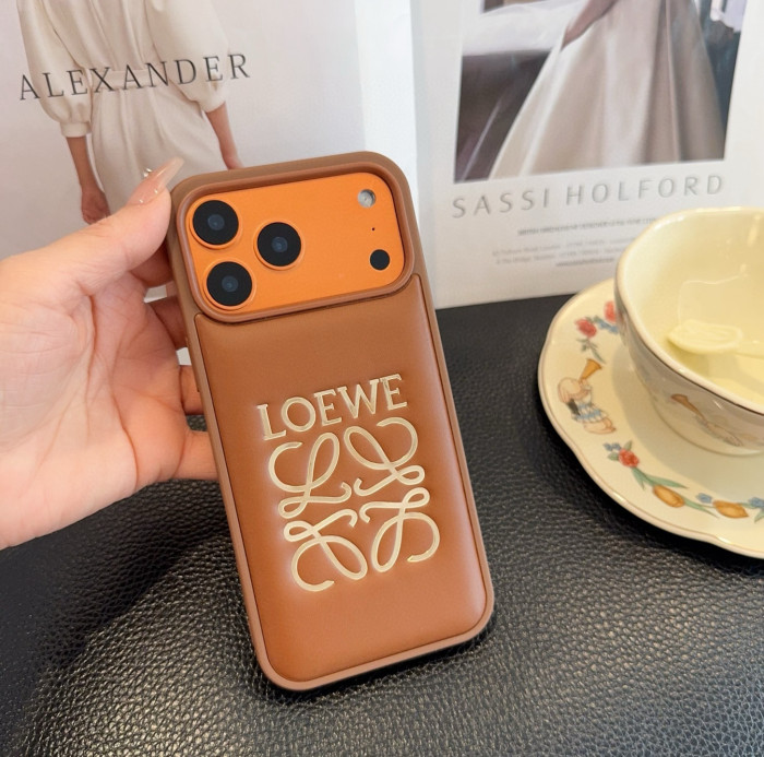 定番人気！2026 ロエベ 新作 iPhone ケース 全機種 販売 スーパーコピー
