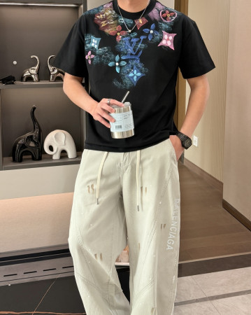 日本未入荷 2026 ルイヴィトン 新作 半袖Tシャツ 偽物