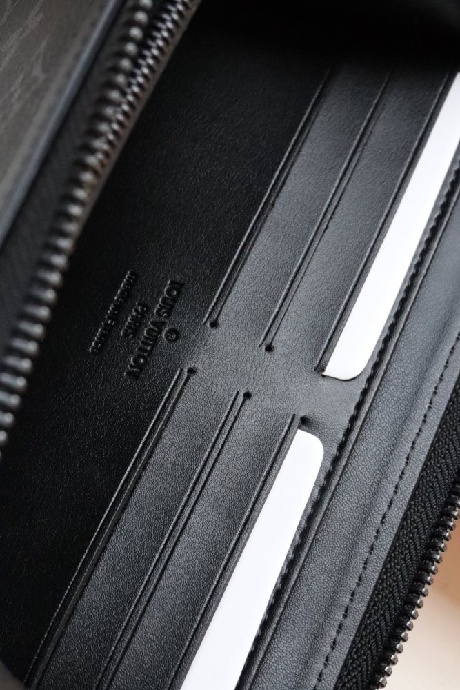 定番人気！ルイヴィトン メンズ 長財布 偽物 M80558