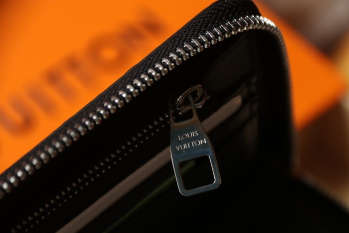 世界中で大人気♪ ルイヴィトン メンズ 長財布 コピー M81775