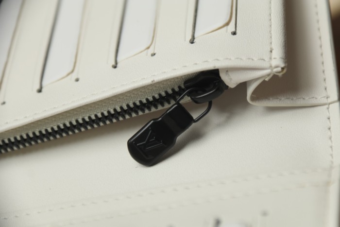 人気急上昇 ルイヴィトン メンズ 長財布 コピー M83380