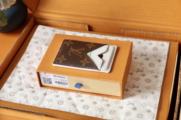 注目度抜群！ルイヴィトン 男女兼用 カードホルダー コピー M12853