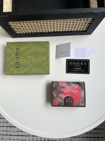 一目惚れ♪ グッチ レディース 折り財布 偽物 834271