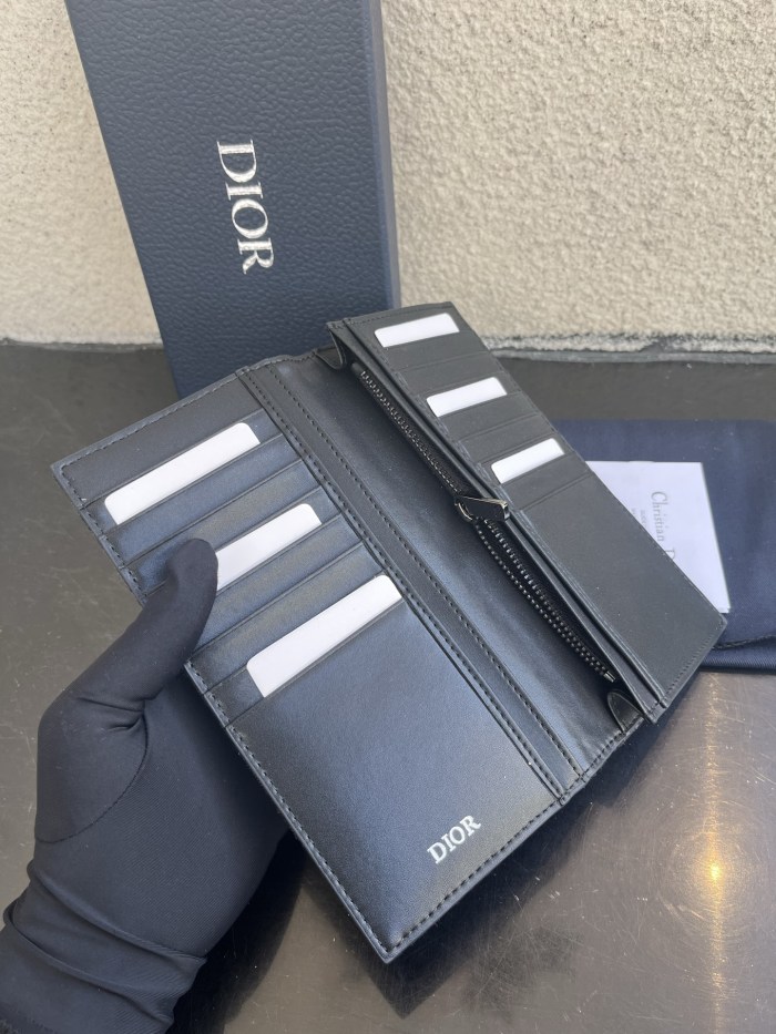 注目度抜群！ディオール メンズ 長財布 偽物 XC002