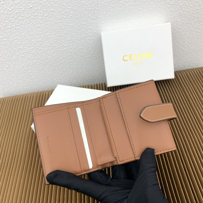使い勝手良し セリーヌ 男女兼用 折り財布 コピー 10H262