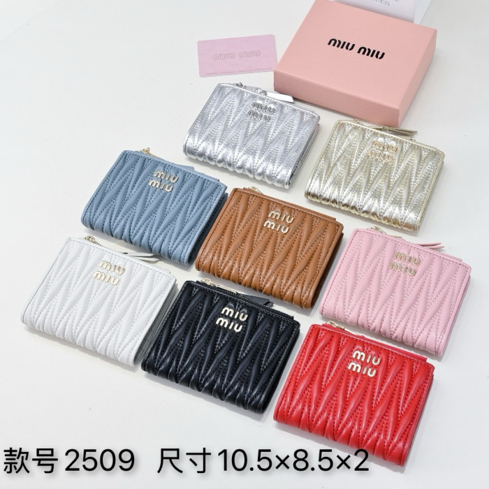 ☆超人気☆ ミュウミュウ レディース 折り財布 コピー  10色 2509