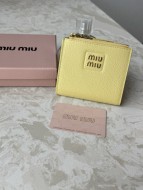 ☆超人気☆ ミュウミュウ レディース 折り財布 スーパーコピー 2520