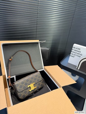 目を惹くカラー セリーヌ レディース ショルダーバッグ 偽物 001052