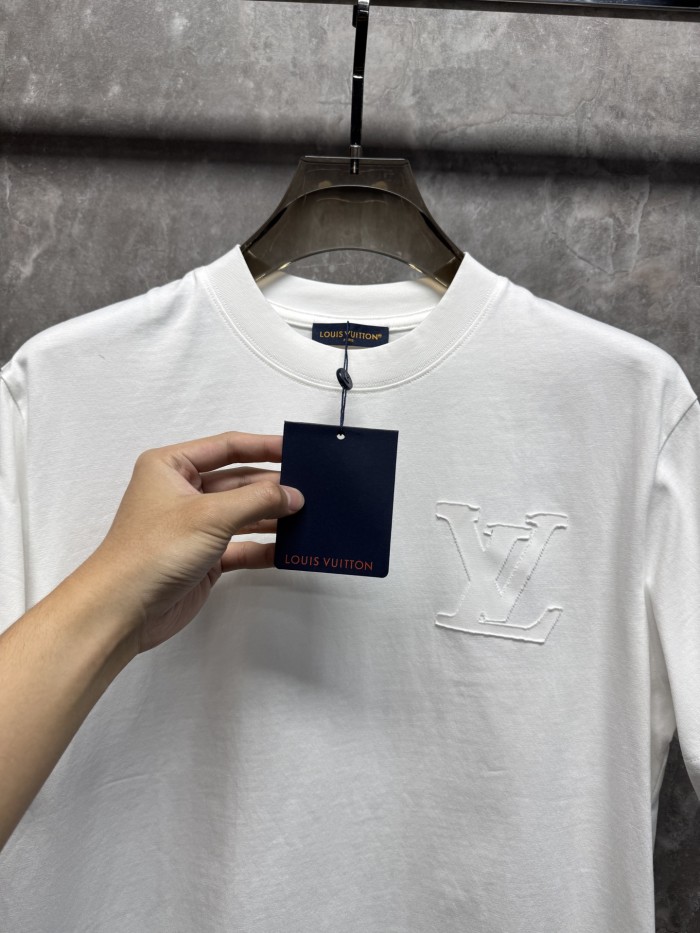 入手困難！2026 ルイヴィトン 新作 半袖Tシャツ 偽物