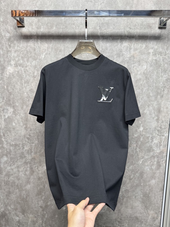 【大特価】2026 ルイヴィトン 新作 半袖Tシャツ スーパーコピー