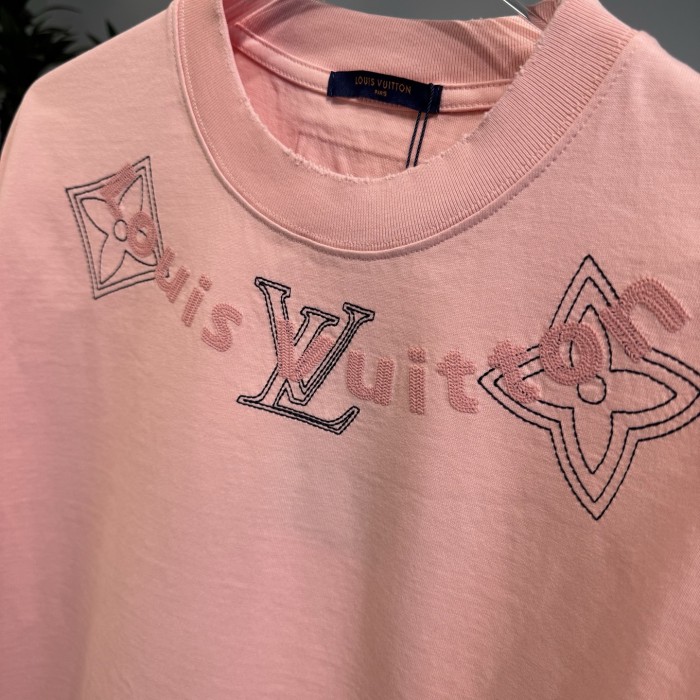 注目アイテム♡ 2026 ルイヴィトン 新作 半袖Tシャツ スーパーコピー
