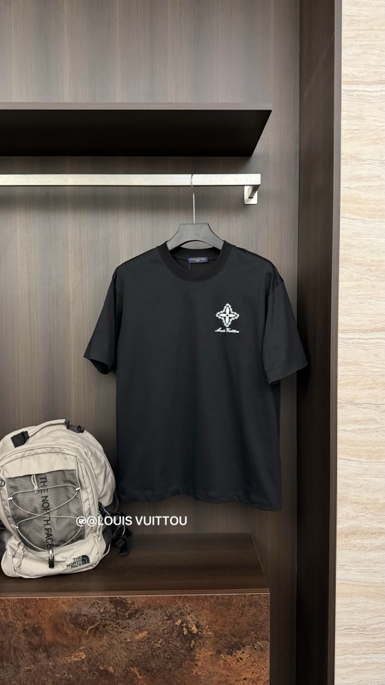 高品質♪♪♪ 2026 ルイヴィトン 新作 半袖Tシャツ 偽物