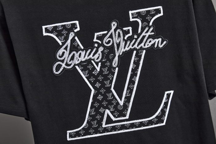 入手困難品！2026 ルイヴィトン 新作 半袖Tシャツ 偽物