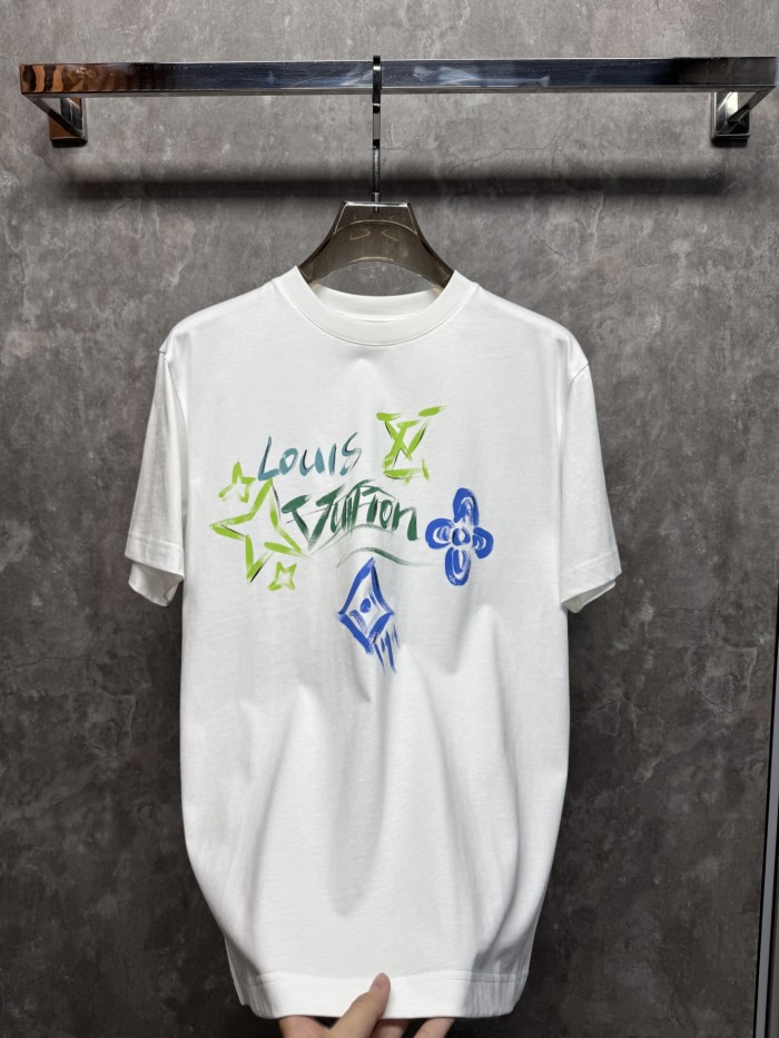 日本未入荷 2026 ルイヴィトン 新作 半袖Tシャツ 偽物