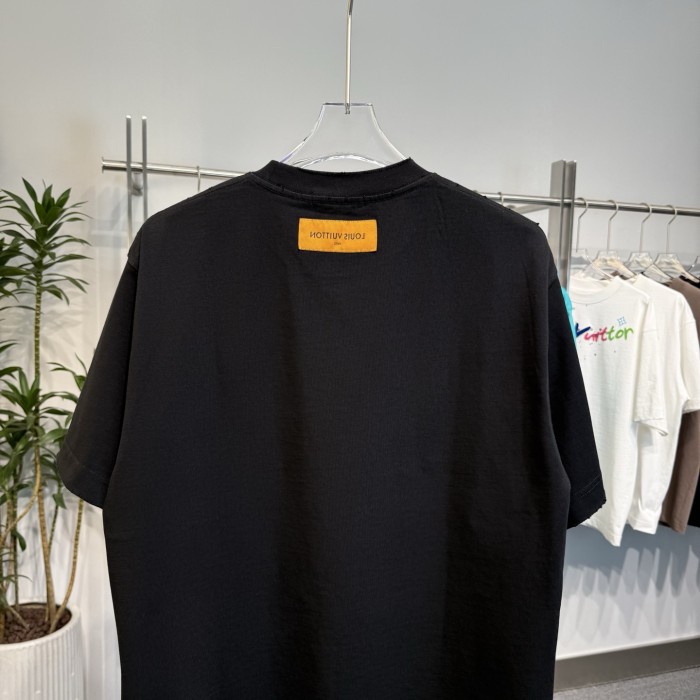 日本未入荷 2026 ルイヴィトン 新作 半袖Tシャツ 偽物