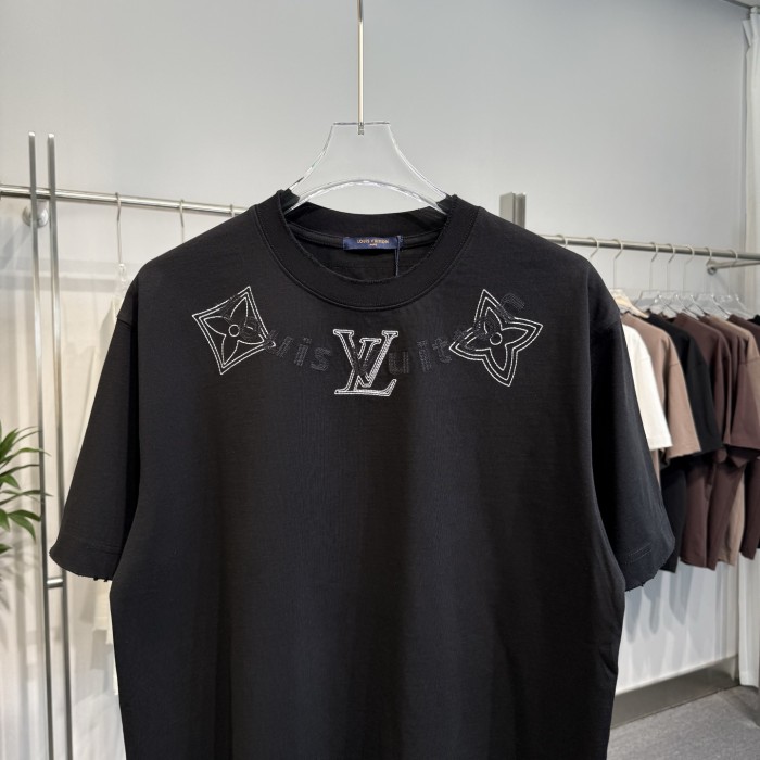 日本未入荷 2026 ルイヴィトン 新作 半袖Tシャツ 偽物