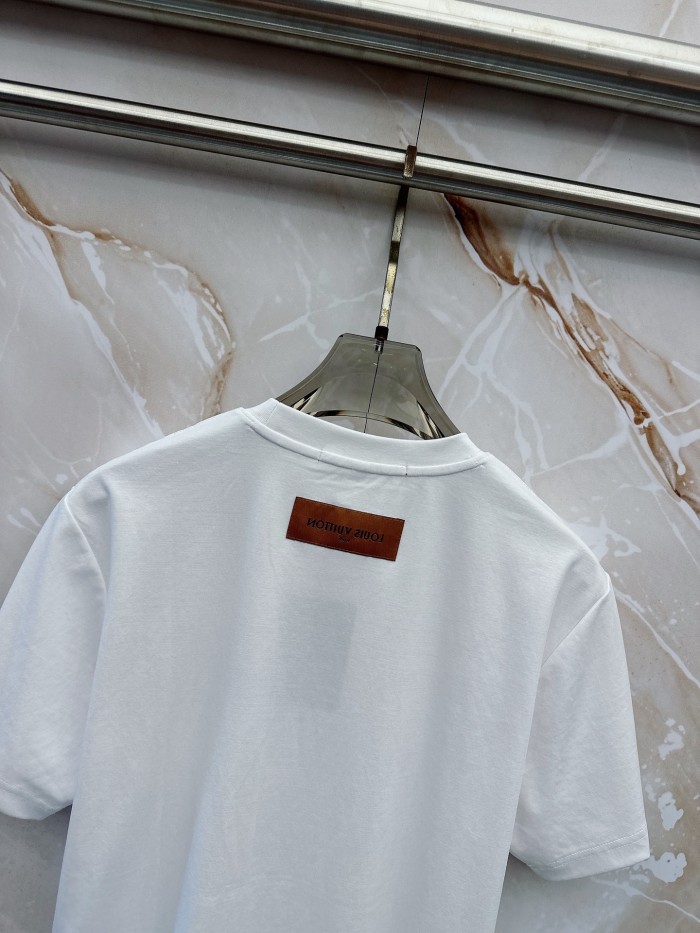 絶対欲しい！2026 ルイヴィトン 新作 半袖Tシャツ 偽物