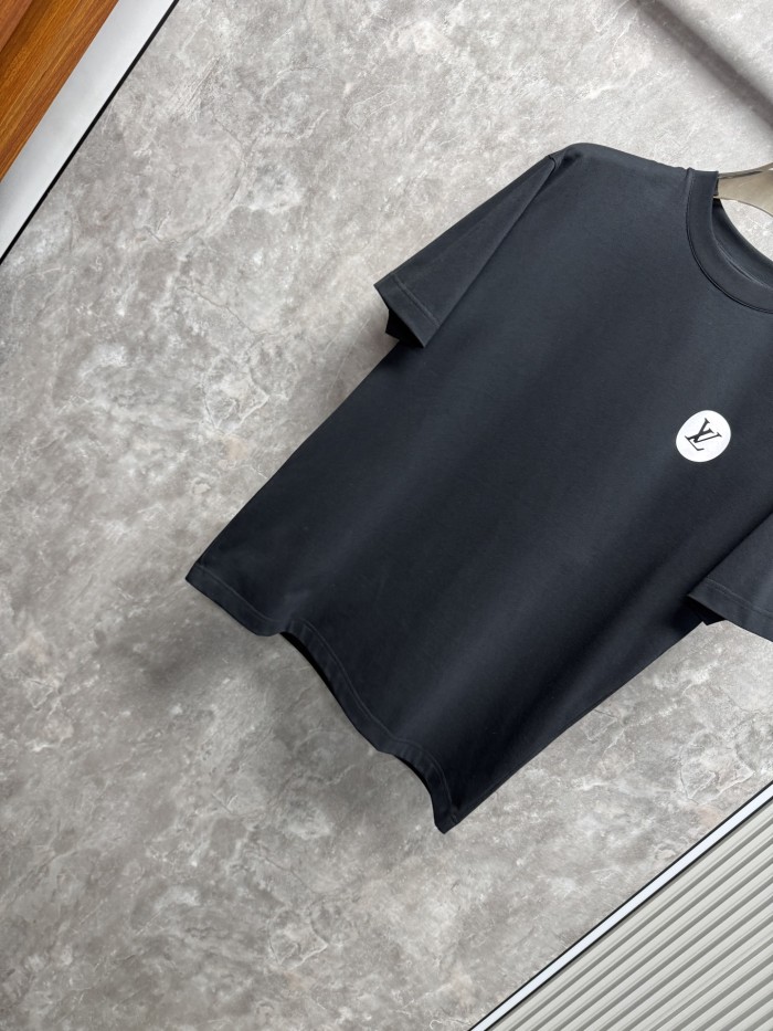 一目惚れ♪ 2026 ルイヴィトン 新作 半袖Tシャツ コピー