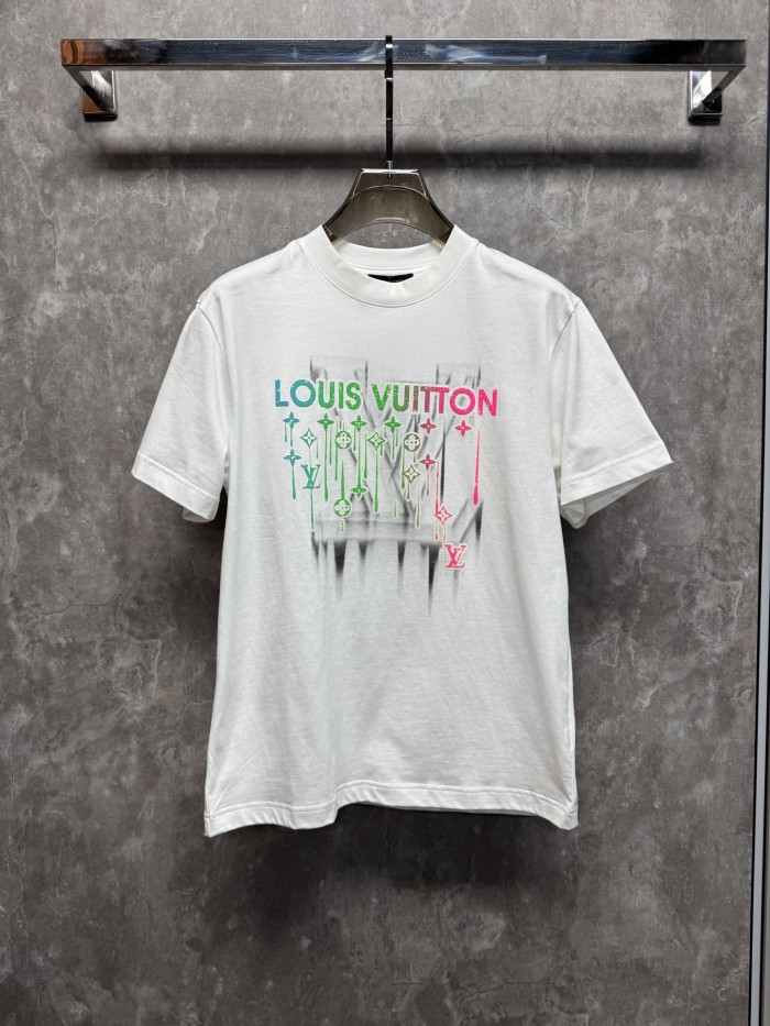 目を惹くカラー 2026 ルイヴィトン 新作 半袖Tシャツ コピー