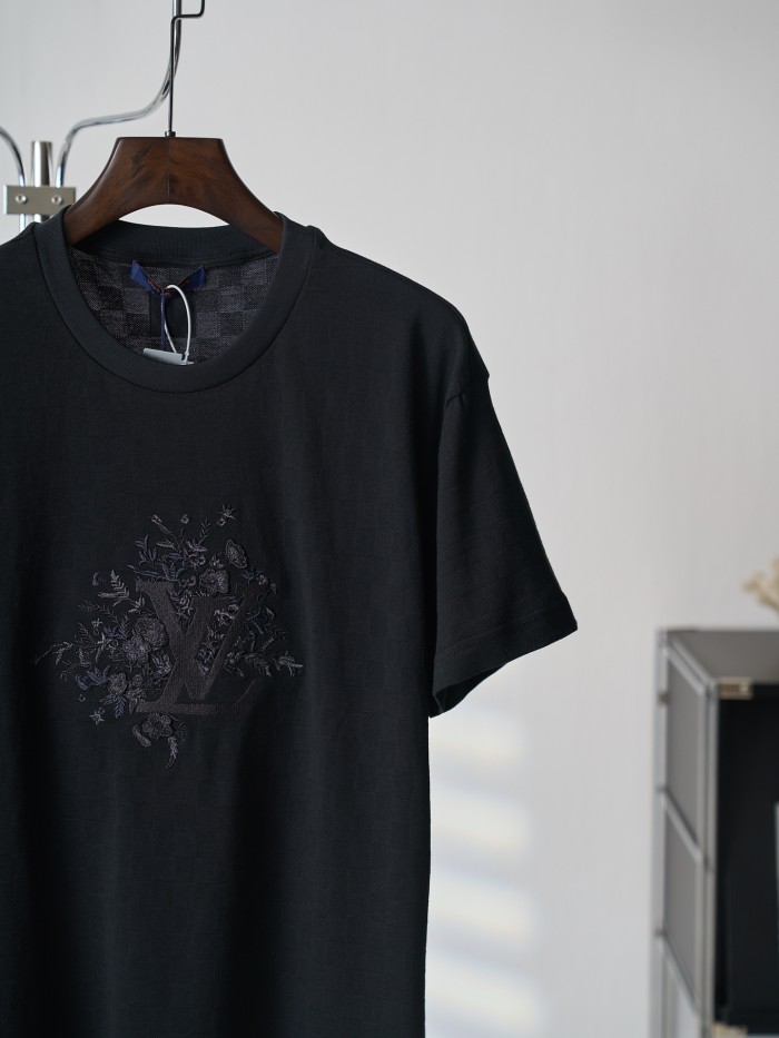 注目度抜群！2026 ルイヴィトン 新作 半袖Tシャツ コピー