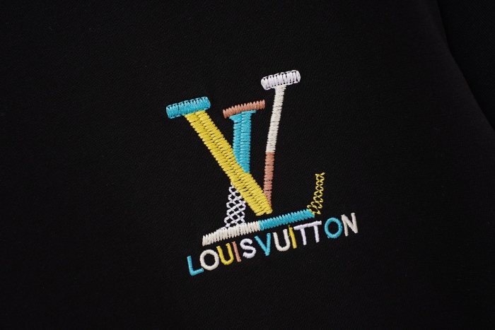使い勝手良 2026 ルイヴィトン 新作 半袖Tシャツ 偽物
