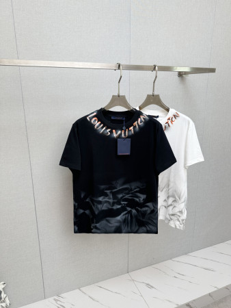 入手困難品！2026 ルイヴィトン 新作 半袖Tシャツ 偽物