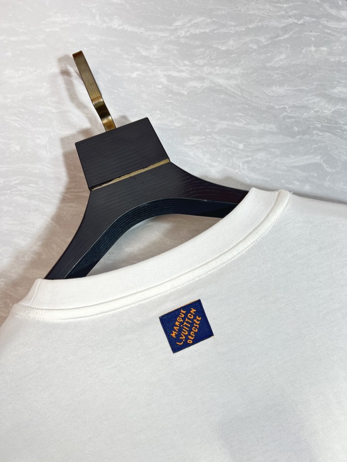日本未入荷 2026 ルイヴィトン 新作 半袖Tシャツ スーパーコピー