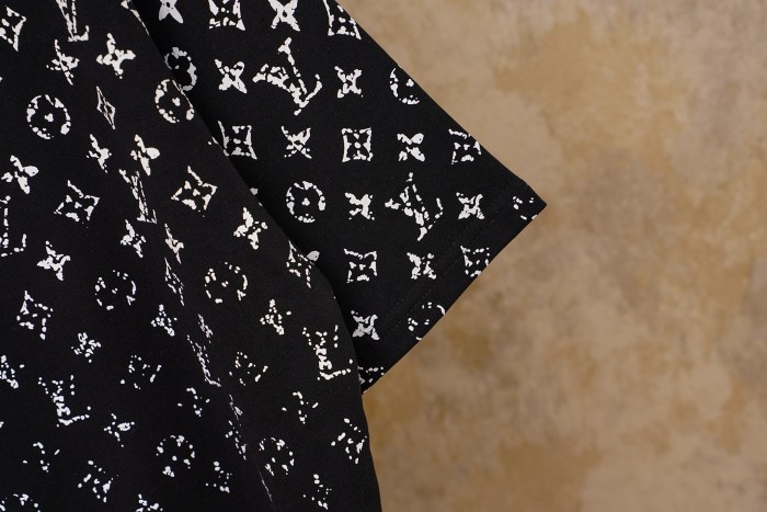 累積売上総額第１位！2026 ルイヴィトン 新作 半袖Tシャツ スーパーコピー