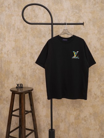 使い勝手良 2026 ルイヴィトン 新作 半袖Tシャツ 偽物