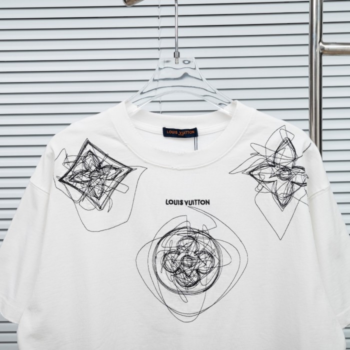 高品質♪♪♪ 2026 ルイヴィトン 新作 半袖Tシャツ 偽物