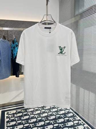 人気爆発☆ 2026 ルイヴィトン 新作 半袖Tシャツ コピー