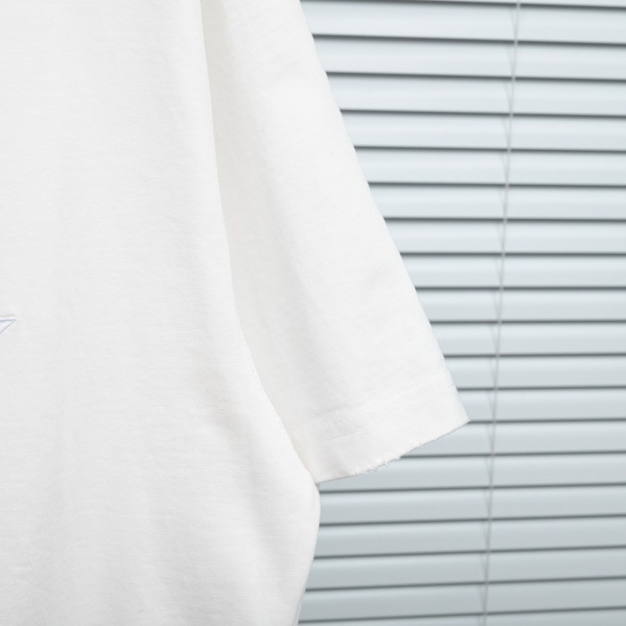 注目アイテム♡ 2026 ルイヴィトン 新作 半袖Tシャツ スーパーコピー