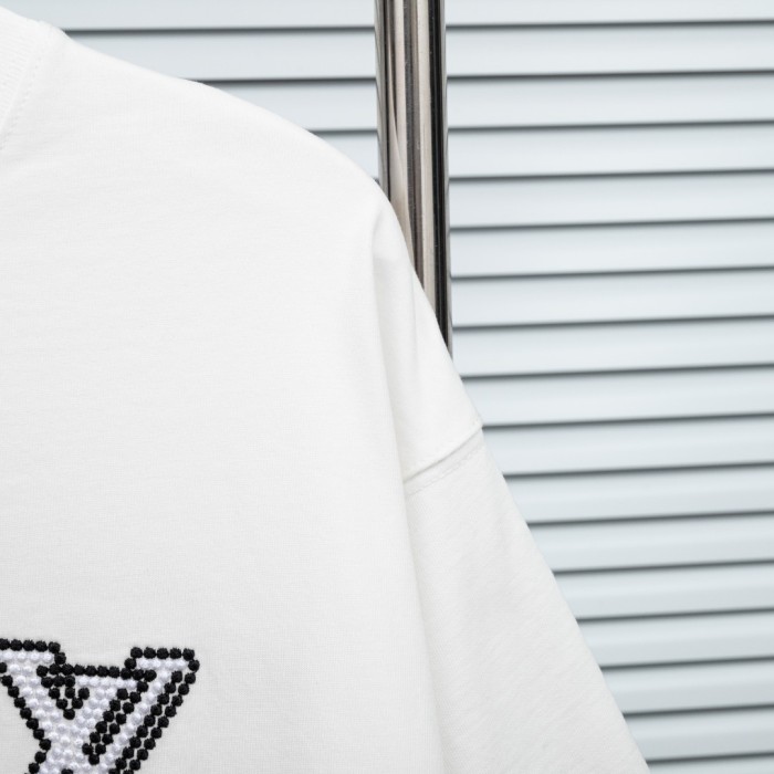 新色登場☆ 2026 ルイヴィトン 新作 半袖Tシャツ コピー