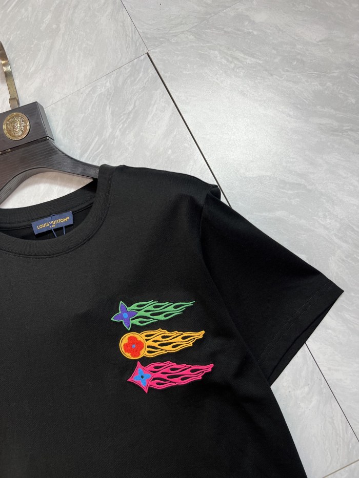 世界中で大人気♪ 2026 ルイヴィトン 新作 半袖Tシャツ 偽物