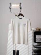 一目惚れ♪ 2026 ルイヴィトン 新作 半袖Tシャツ 偽物