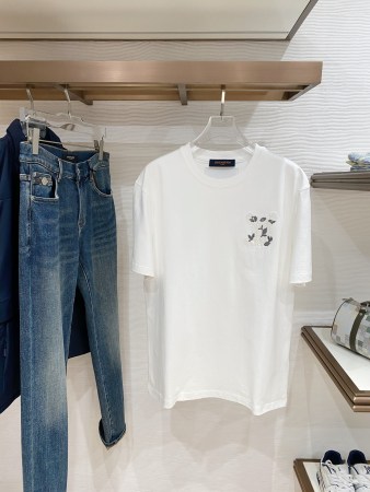 人気急上昇 2026 ルイヴィトン 新作 半袖Tシャツ 偽物