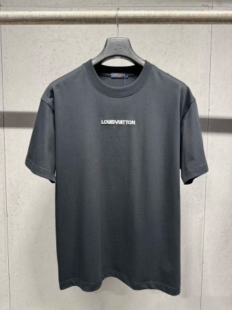 一目惚れ♪ 2026 ルイヴィトン 新作 半袖Tシャツ スーパーコピー